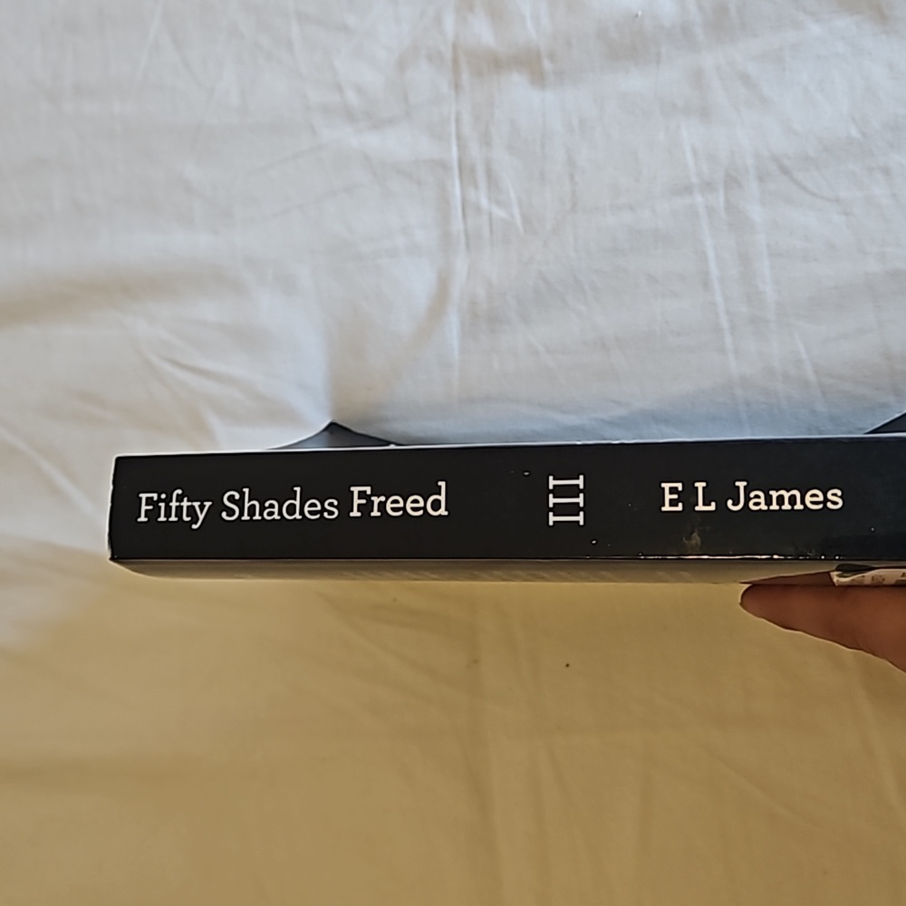 Fifty Shades Freed Book - Picture 4 of 4